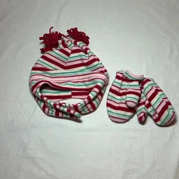 Old Navy - candy cane design fleece hat and mittens. Size 4-5 - Picture 2 of 4
